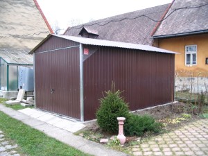 Garaż blaszany